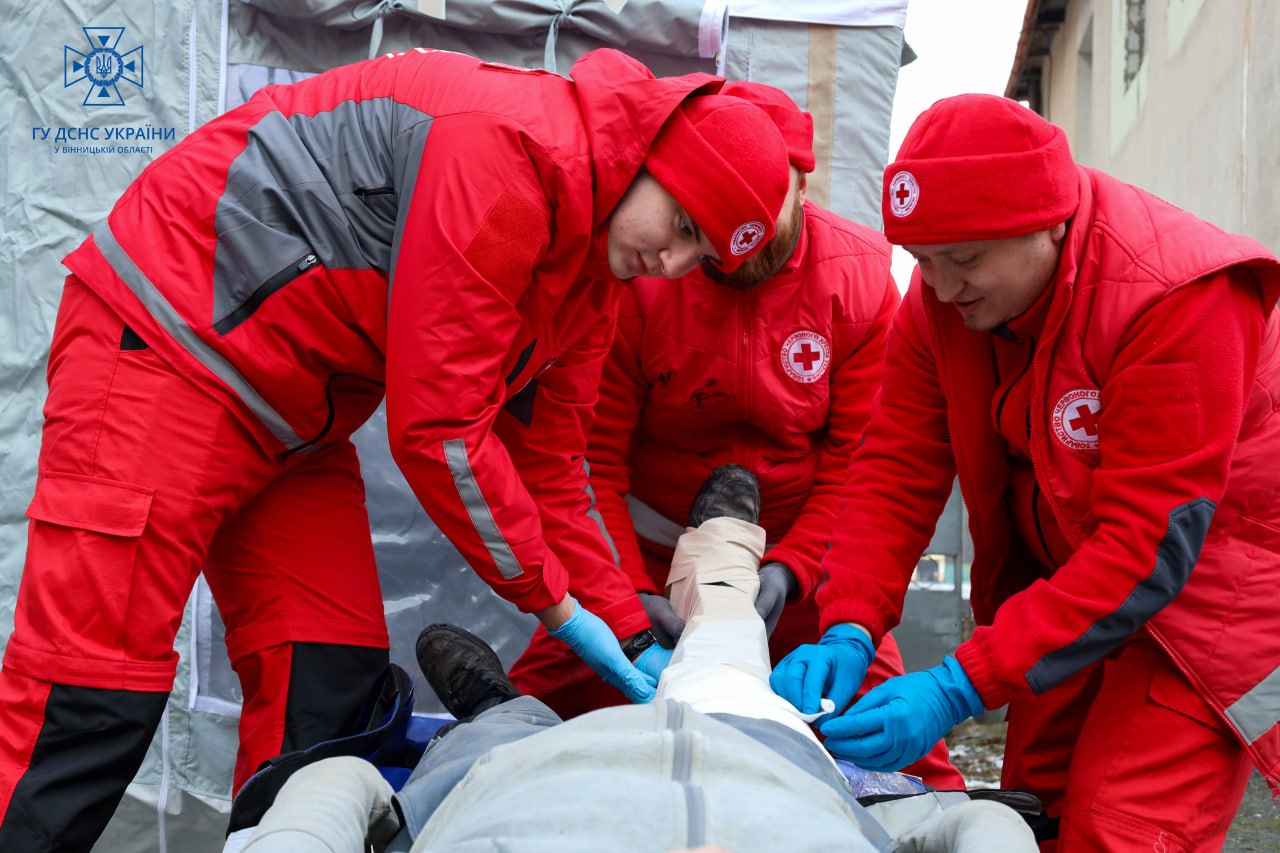 Рятувальники Вінниці провели масштабні тренування у лісі: використовувались дрони та пошукові собаки для пошуку потерпілих
