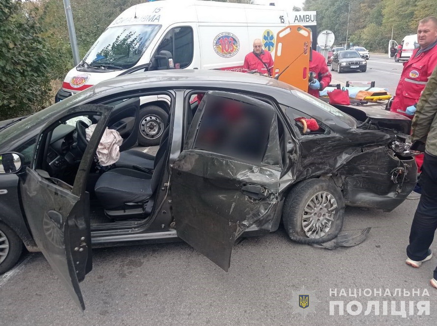 Дві ДТП у Вінницькому та Жмеринському районах: постраждали водій та пасажир