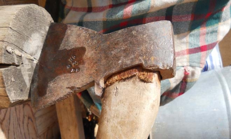 Під час п`яної сварки чоловік порубав сокирою молодшого брата на Вінниччині