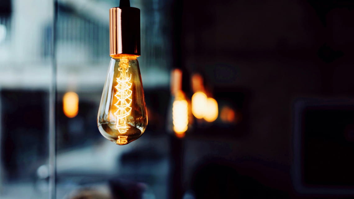 У зимові свята українцям пообіцяли не відключати електроенергію