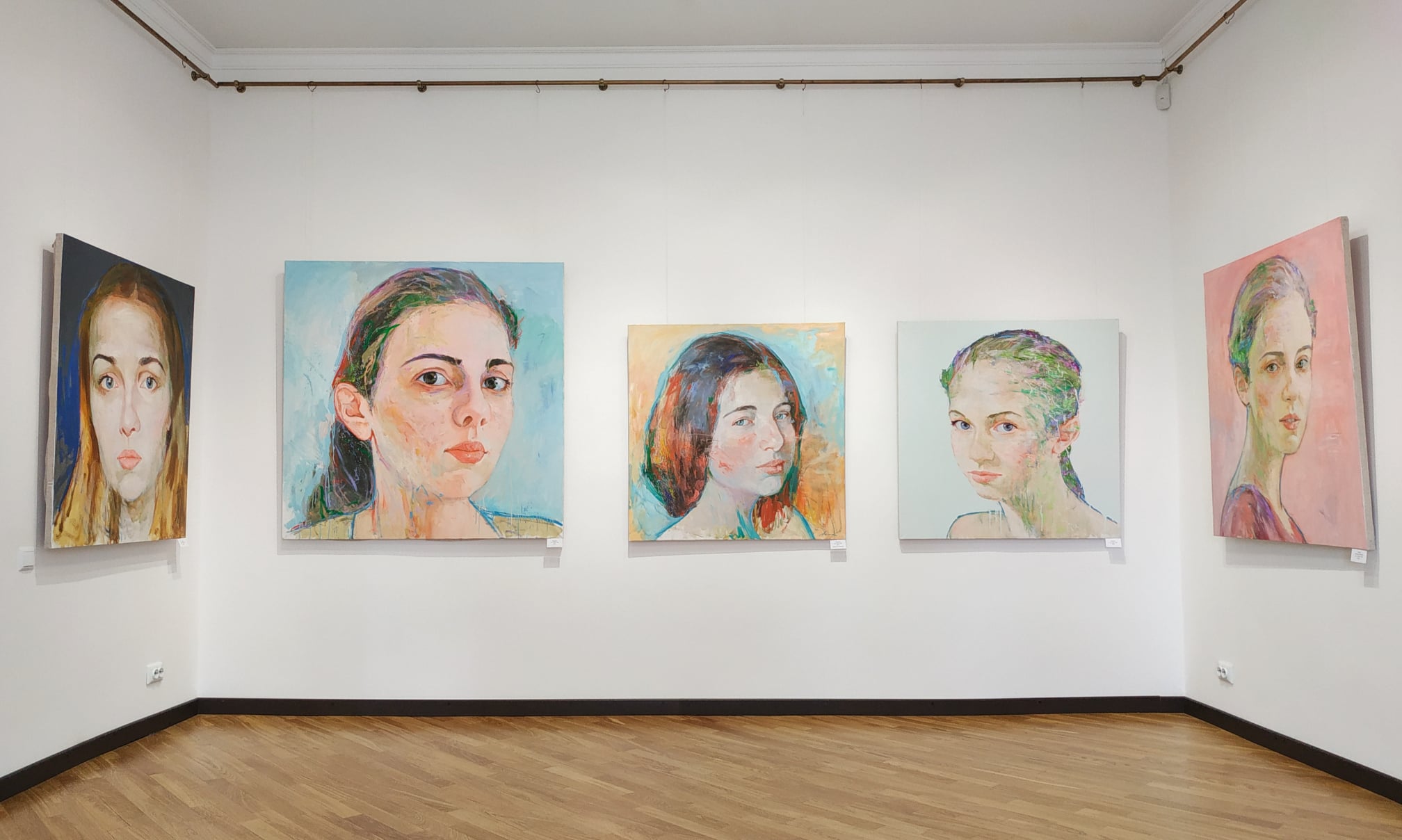 Виставка жіночих портретів «Енігма» відкрилася у Вінницькому художньому музеї (ФОТО)