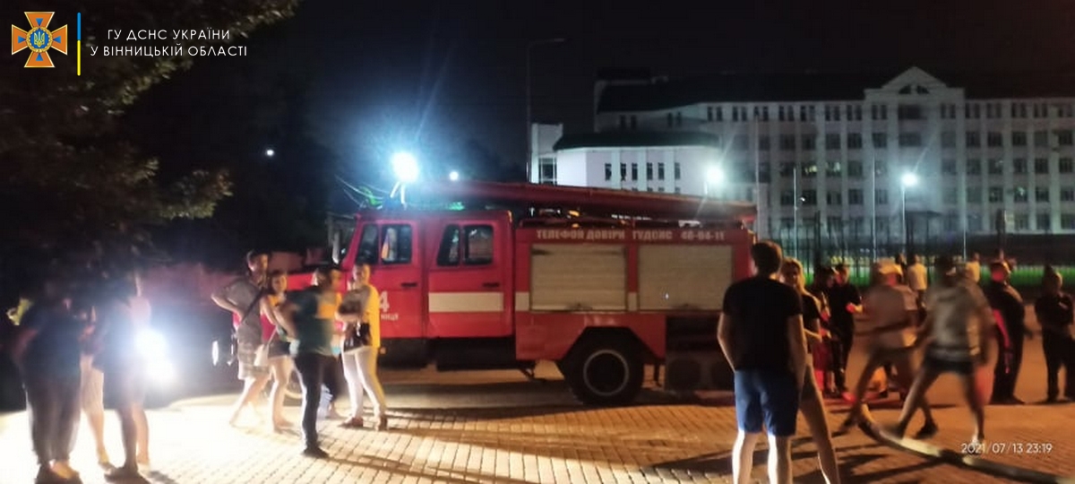 У Вінниці зaгорівся гуртожиток. Рятувaльники евaкуювaли людей (ФОТО)