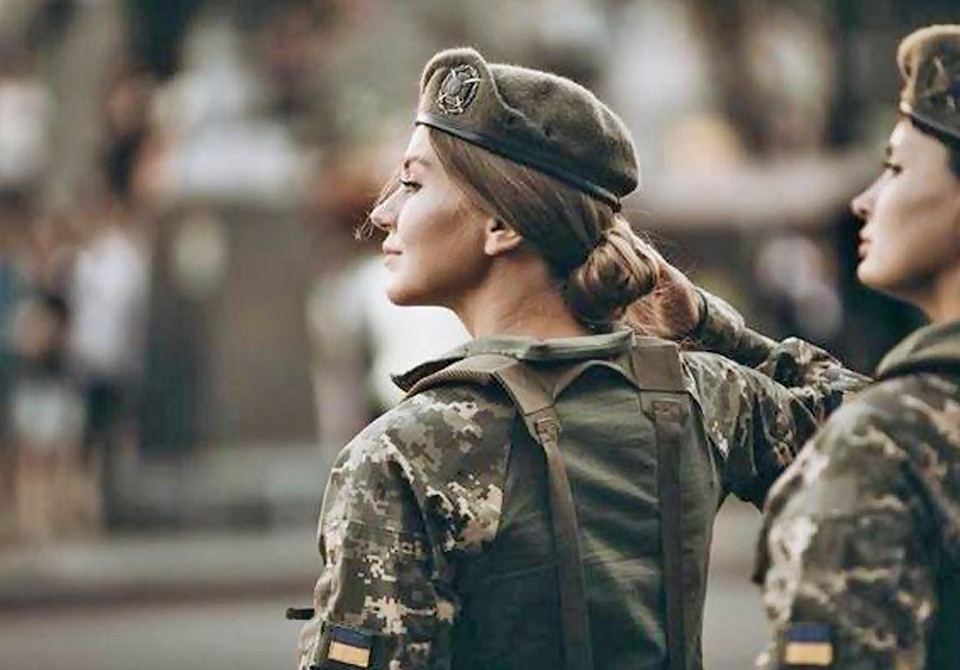 "Арсенал Патріот" випустив лінійку полегшених бронеплит для жінок-військовослужбовиць