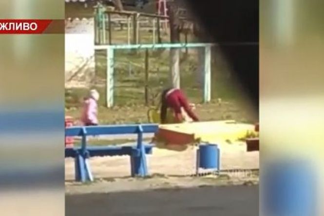 У Вінниці п'яна мама впала на дитину у візочку