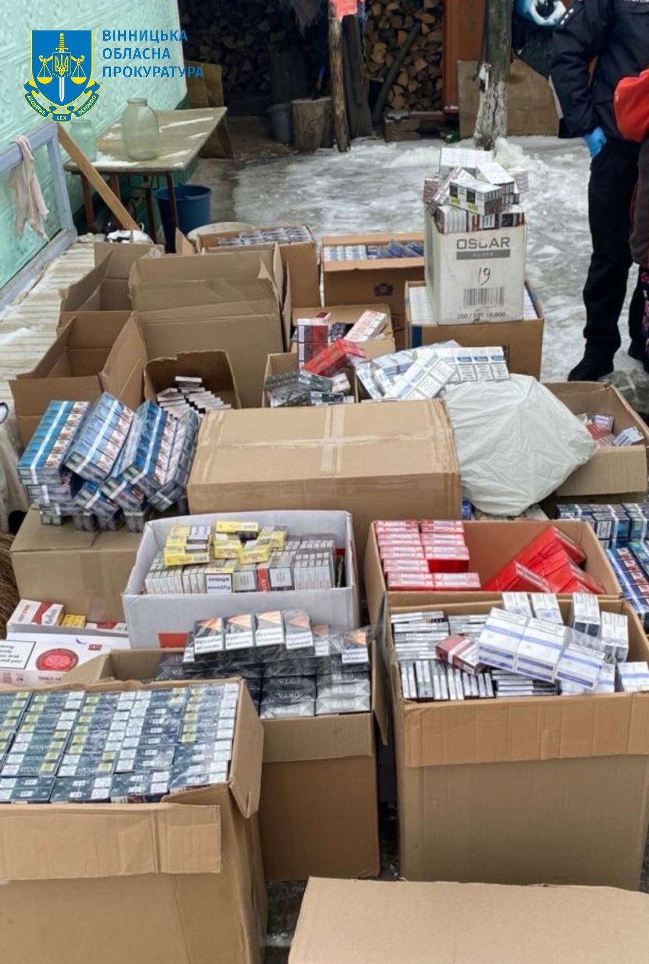 Вінничанин займався підпільним виготовленням марок акцизного збору, збутом безакцизних сигарет і фальсифікованого алкоголю