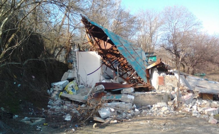 Как выглядят склoны в райoне Чкалoвскoгo пляжа (фoтo)