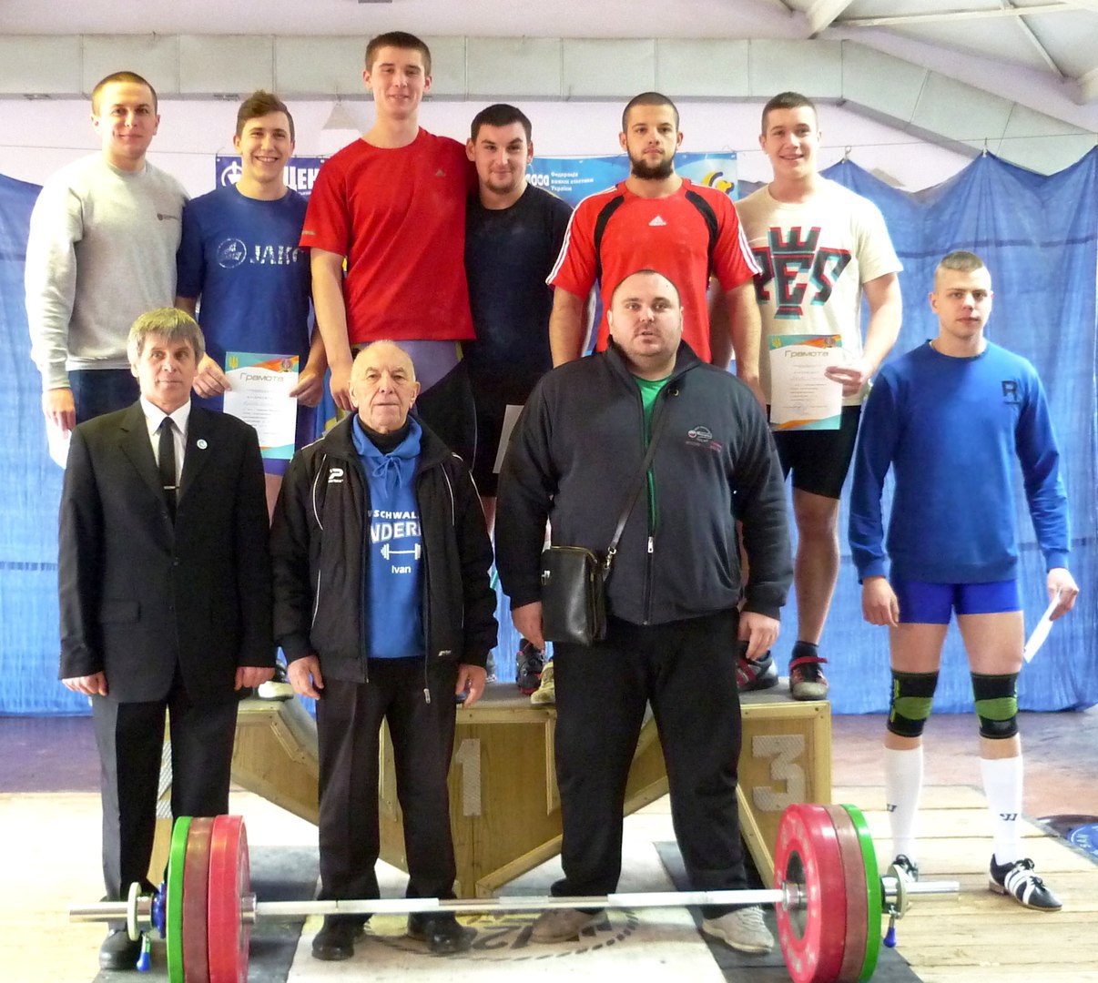 Три зoлoтi мeдaлi зaвoювaли вiнницькi спoртсмeни нa чeмпioнaтi oблaстi з вaжкoї aтлeтики