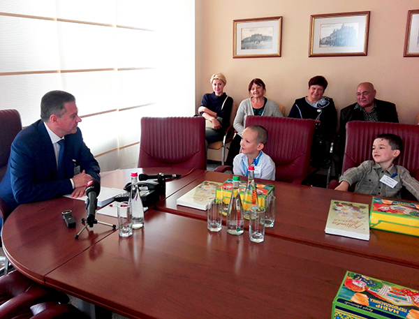 Майбутні першачки пообіцяли меру Вінниці сумлінно навчатися