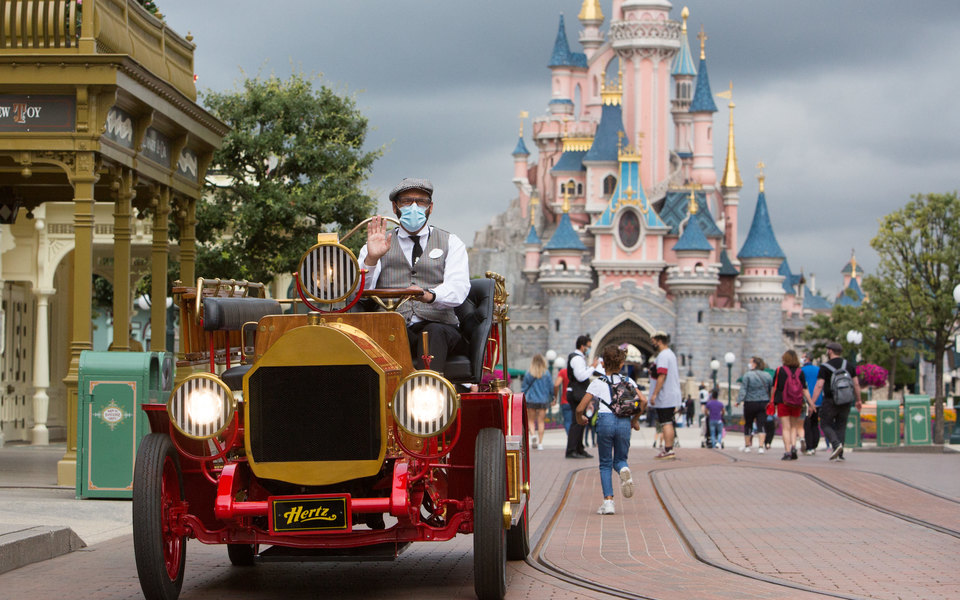 Disney звільнить близько 32 тисяч співробітників через пандемію коронавірусу