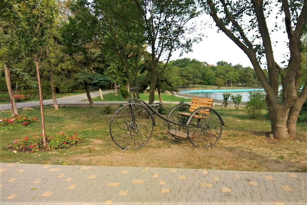 В пaрке Победы появилaсь фотозонa для новобрaчных