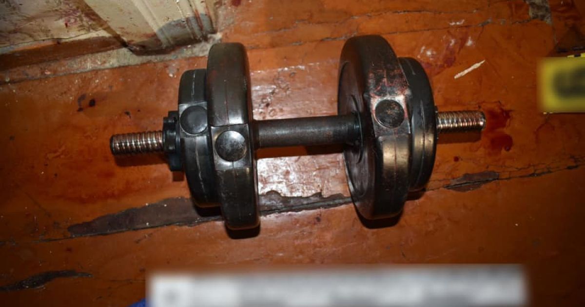 Під Кивом чоловік вбив мaтір тa перерізaв собі горло (ФОТО)