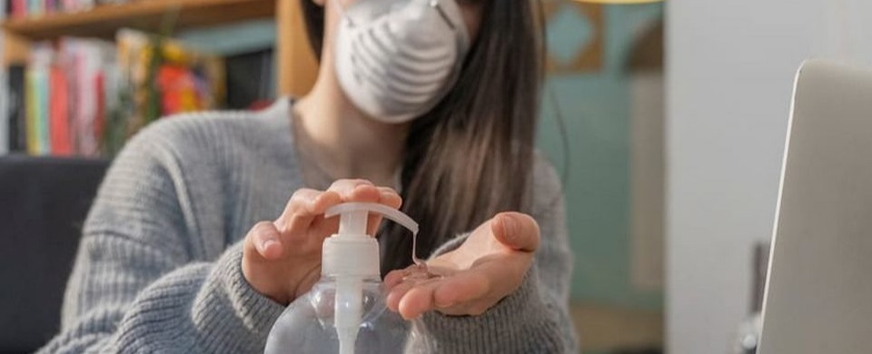 Україна вводить самоізоляцію для громадян при в'їзді до країни через штам "Омікрон"