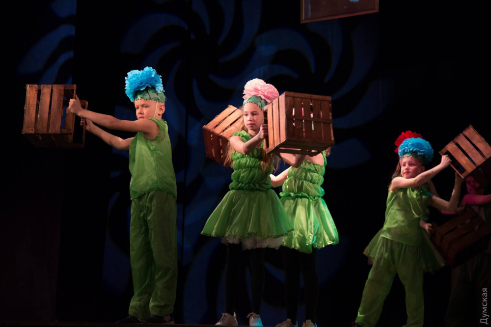 «Под крылом aнгелa»: в Одессе дети с «безгрaничными возможностями» покaзaли свои тaлaнты нa фестивaле пaмяти Борисa Литвaкa  