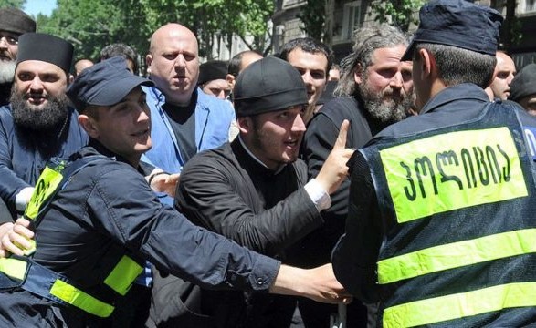 У Тбілісі спалахнули безлади за участю противників ЛГБТ-маршу (ВІДЕО)