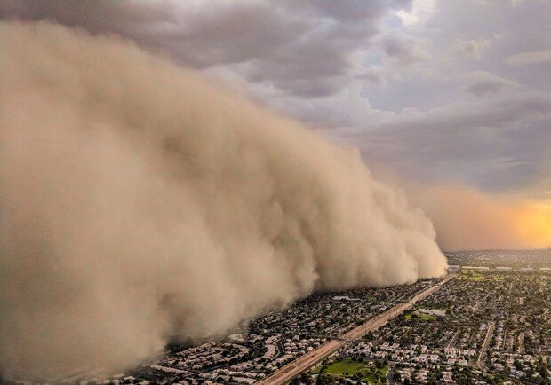 Україну накриває щільна пилова хмара з Сахари