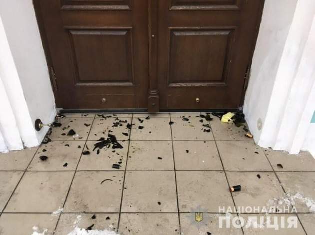 У Києві в церкву кинули «коктейль Молотова»