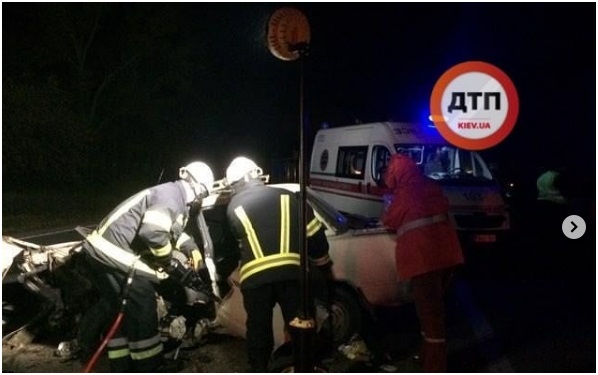 Нa Хaркiвщинi лeгкoвик врiзaвся у вaнтaжiвку, є жeртви (Фoтo)