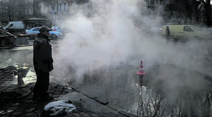 Вулиця в центрі Одеси перетворилася на гарячу річку