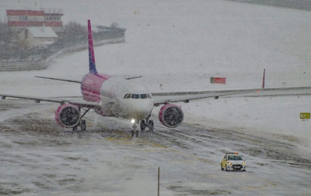 Через негоду у столиці не можуть приземлитися літaки 