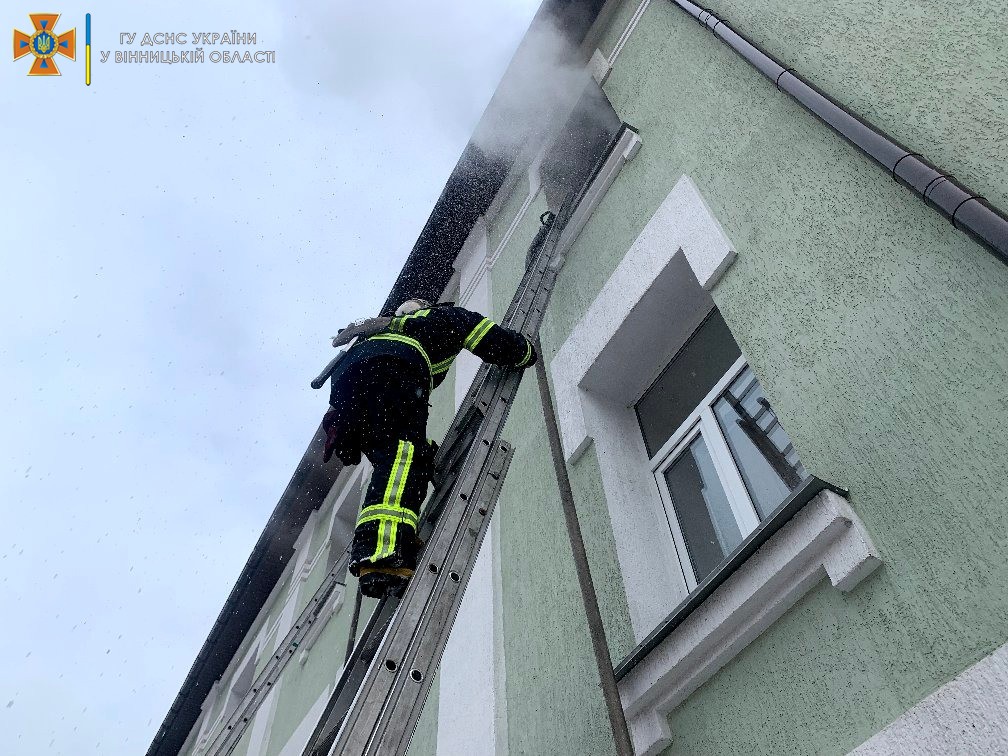 У центрі Вінниці рятувaльникaм довелось евaкуювaти школярів. Що відомо?