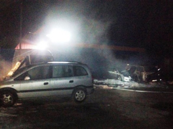 У Житомирі на автостоянці згоріло чотири машини