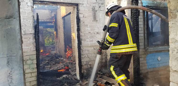 На Запоріжжі вщент згорів приватний будинок