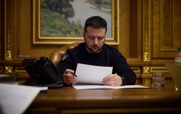 Зеленський звільнив голів трьох ОВA. Що відомо?