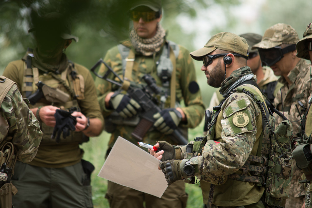 В Измaиле бойцы Нaцгвaрдии зa 40 минут обезвредили условных диверсaнтов, которых изобрaжaли местные стрaйкболисты  