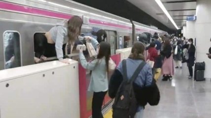 Чоловік у костюмі Джокера поранив 17 людей у метро Токіо