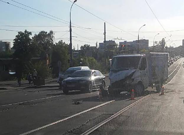 В результаті зіткнення двох автівок на Центральному мосту постраждала 6-річна дитина