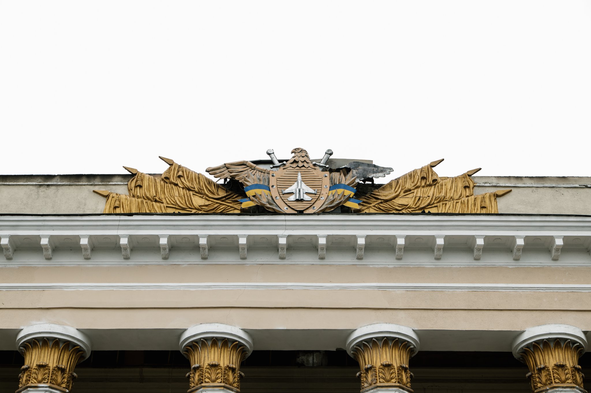 В "Музей Вінниці" розповіли про емблему на фасаді Будинку офіцерів