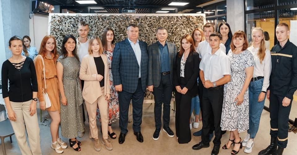 Місцева влада Вінниці відзначила активну молодь у честь святкування міжнародного дня молоді