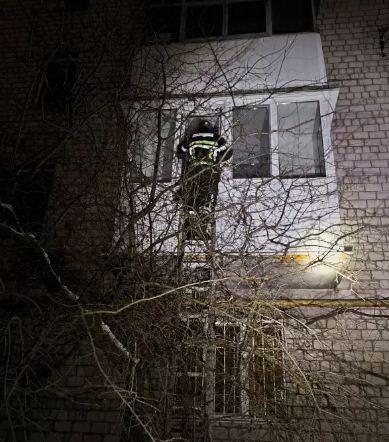 У Вінниці рятувальники «завітали в гості» до жінки, яка міцно спала