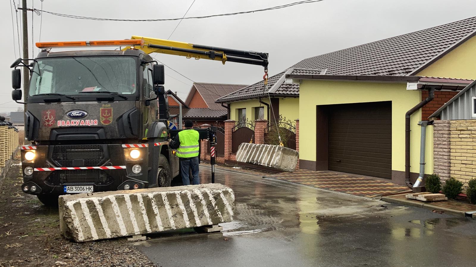 У Вiнницi демонтували незаконно встановленi обмежувачi руху 