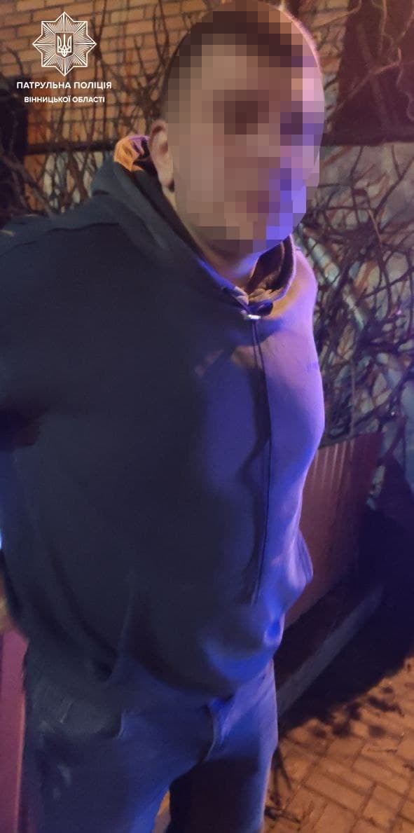 У середмісті Вінниці нетверезий водій в’їхав у паркан (ФОТО) 