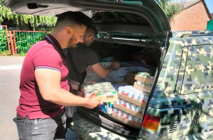 Волонтери з Вінниччини доставили на лінію зіткнення 4 автомобілі та гуманітарну допомогу