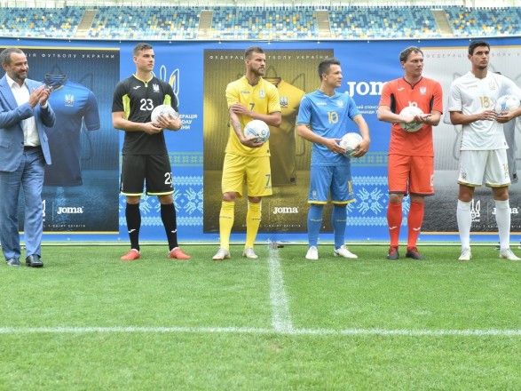У новій формі збірна з футболу України зіграє вже у суботу - з чехами