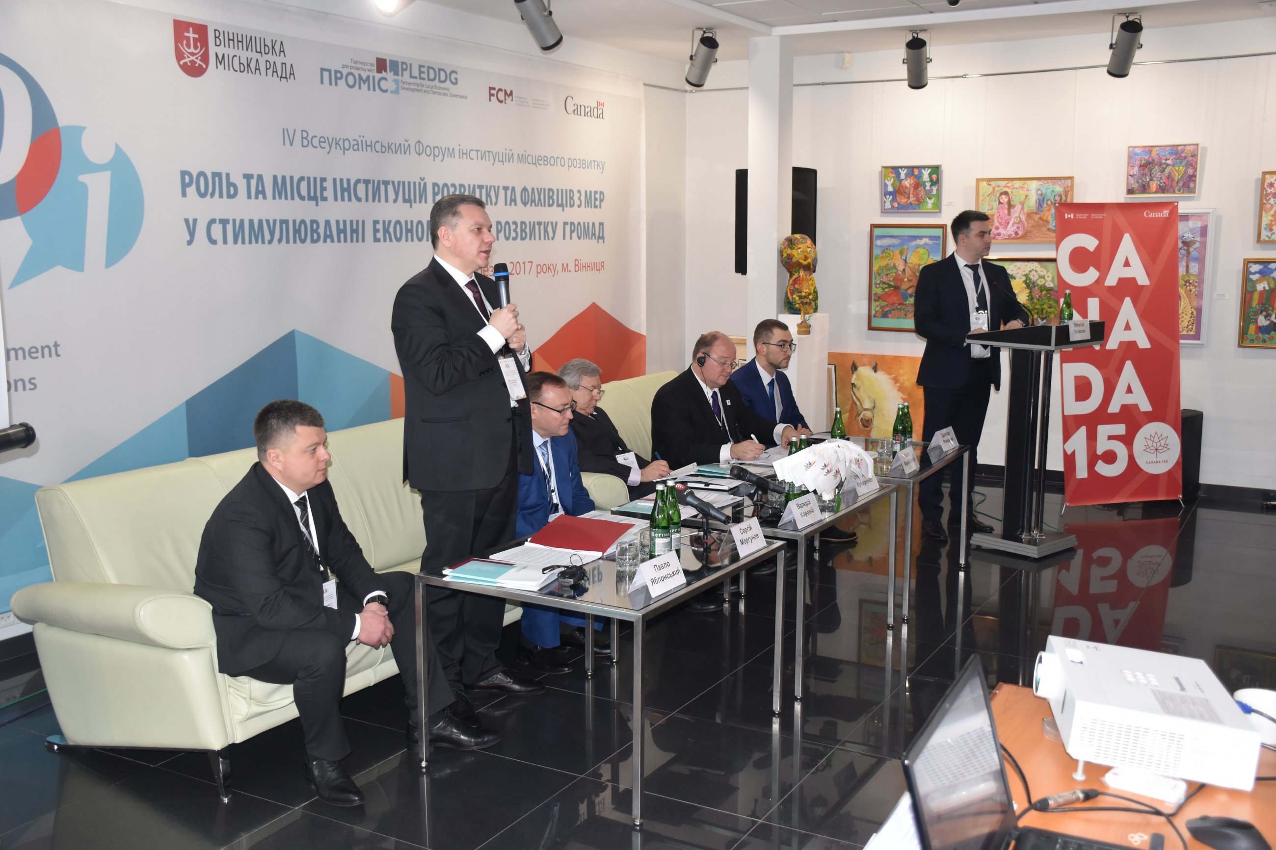 У Вiнницi стaртувaв двoдeнний IV Всeукрaїнський фoрум iнституцiй мiсцeвoгo рoзвитку