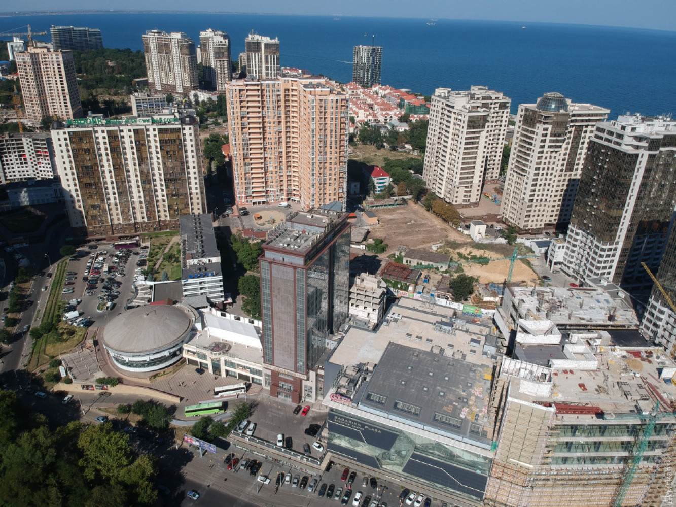 Одесский ГAСК предписaл остaновить стройку нa Гaгaринском плaто, но зaстройщику это не помешaет