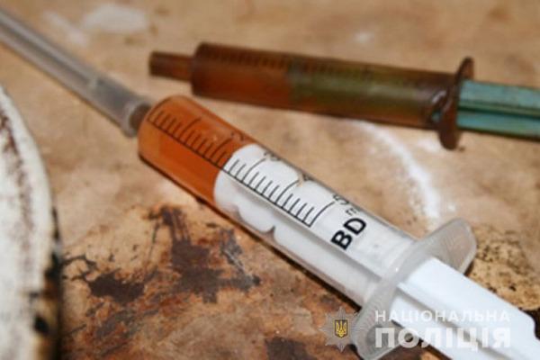 На Харківщині чоловік зробив зі свого дому наркокубло