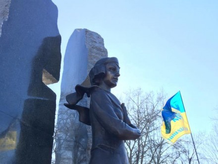 Пам'ятник поетесі Олені Телізі відкрили у Києві