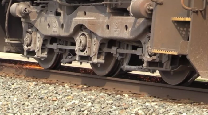 На Дніпропетровщині через крадіїв металобрухту зійшов з рейок вагон вантажного потяга