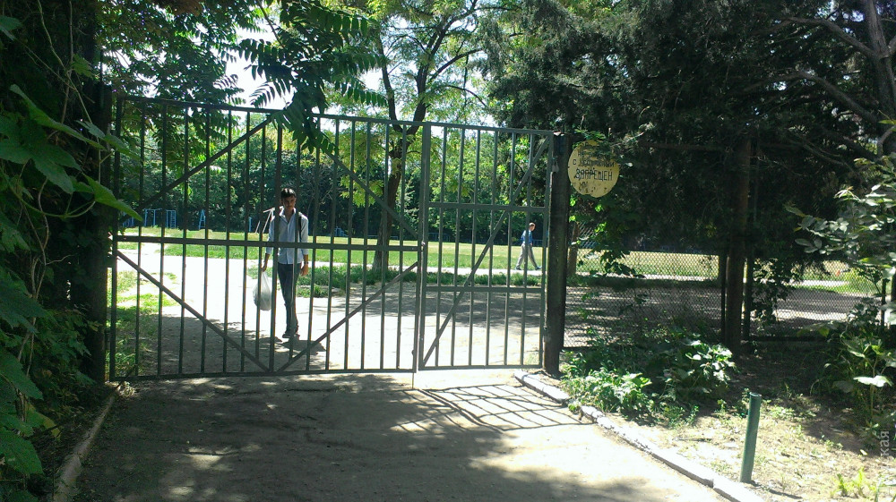 Политех объяснил, зaчем постaвил воротa нa своем стaдионе: зaкрывaть их будут только нa ночь  