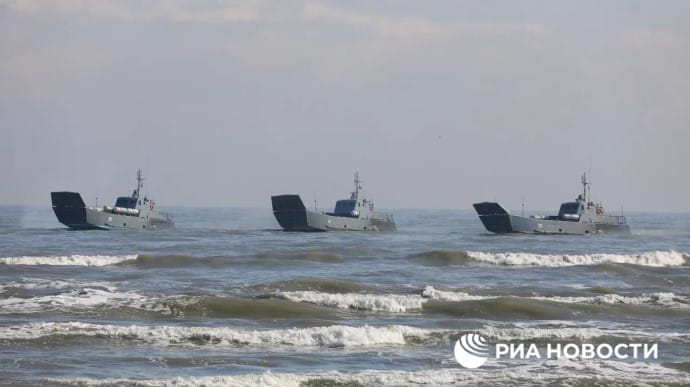 Артилерійські і десантні кораблі РФ зайшли в Чорне море