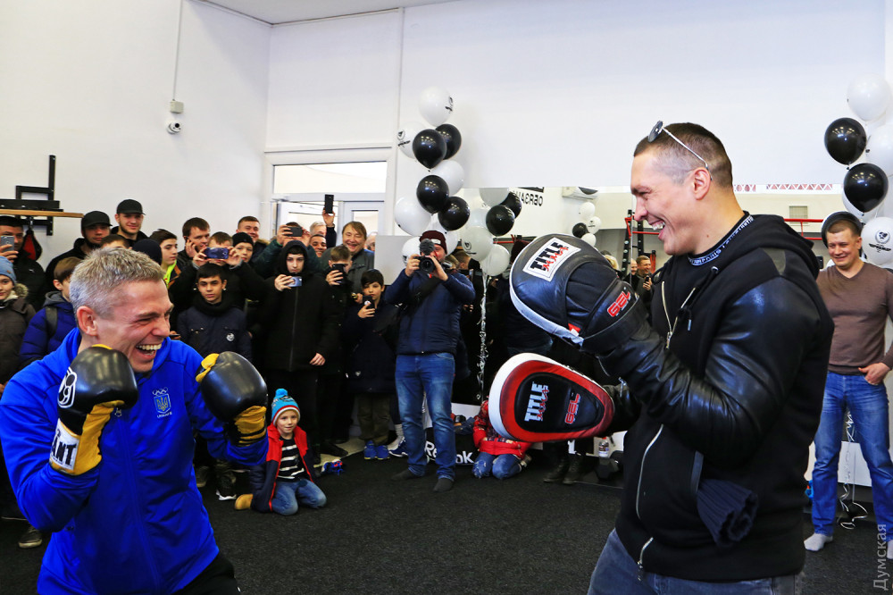 Усик открыл в Одессе боксерский клуб