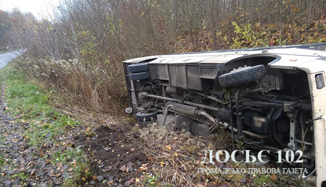 На Тернопільщині рейсовий автобус потрапив у ДТП, є жертви