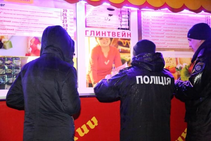 У Вінниці поліцейські проводять профілактичні акції проти продажу дітям алкоголю та цигарок