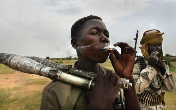   У Нігерії озброєні чоловіки напали на коледж та тримають у заручниках сотню студентів