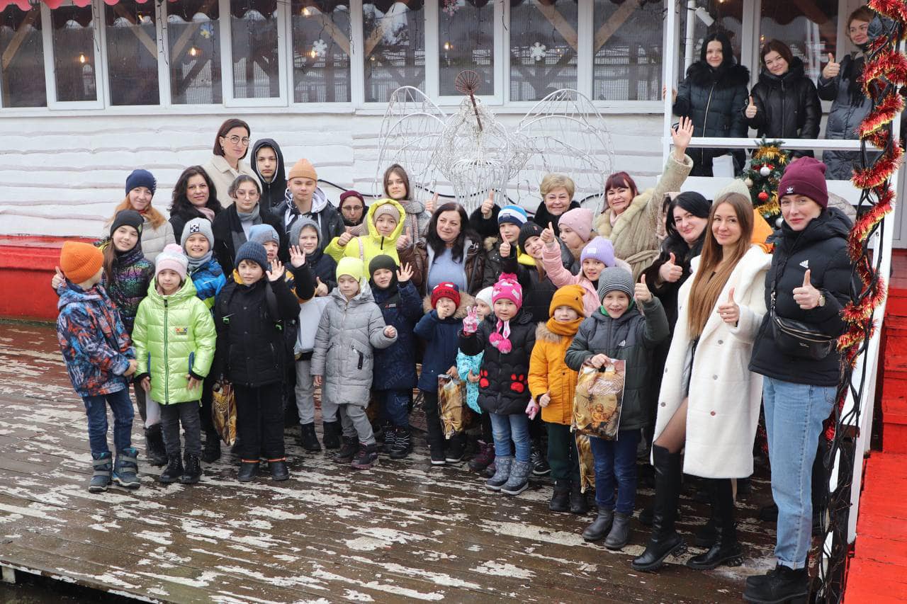 Волонтерський штаб "Українська команда" Вінниччини організував свято для дітей-переселенців