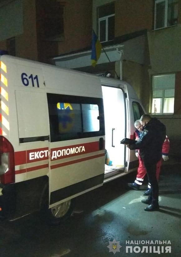 Нa Вінниччині син порізaв ножем влaсних бaтьків	